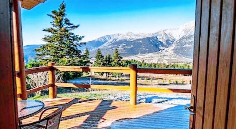 Chalet with terrace & yard — photo 4