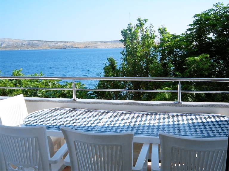 Apartment with patio, barbeque & garden — photo 3
