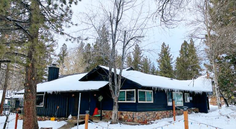Fox & Swan Chalet - Beautiful ranch style home with Hot Tub and a Game Room with Arcade Games! in Big Bear Lake, CA