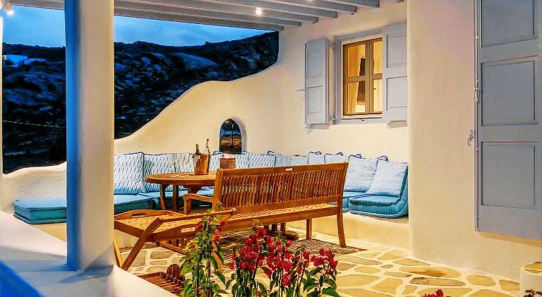 Villa with patio, pool & yard — photo 4