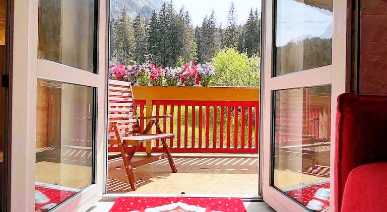 Holiday apartment with terrace & yard — photo 3