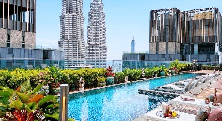 Beautiful serviced apartment with grill, private pool & terrace | Close to Petronas Towers | Perfect for remote work | Pets allowed — photo 4