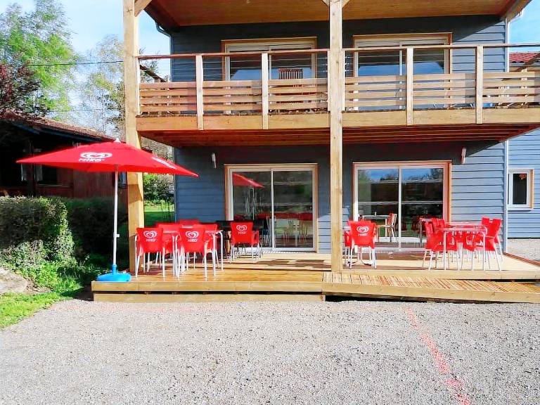 Beautiful mobile home with patio & heated pool | Pets allowed — photo 3
