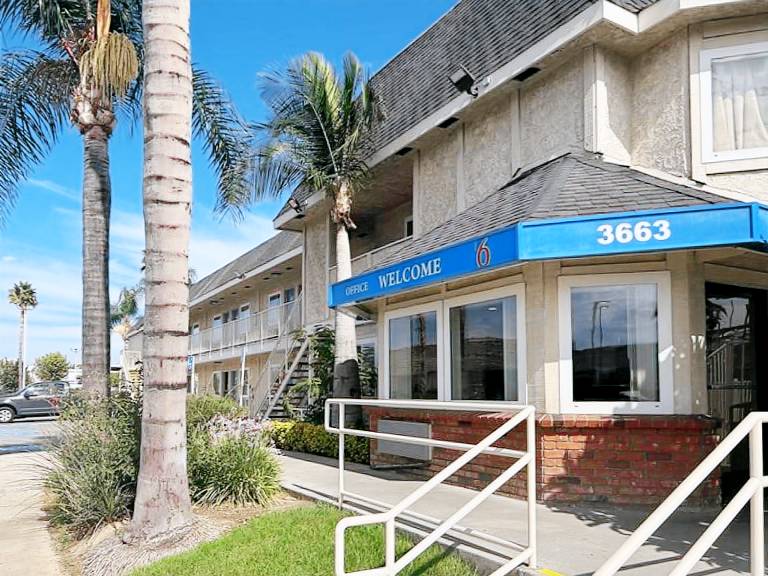 Studio 6 Suites - Riverside, CA - South in Arlington Heights, CA