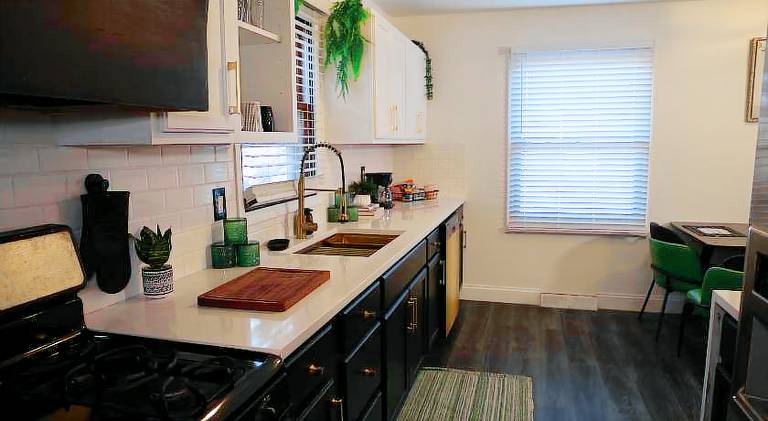 House with 5 rooms for 21 persons in Merrillville, IN