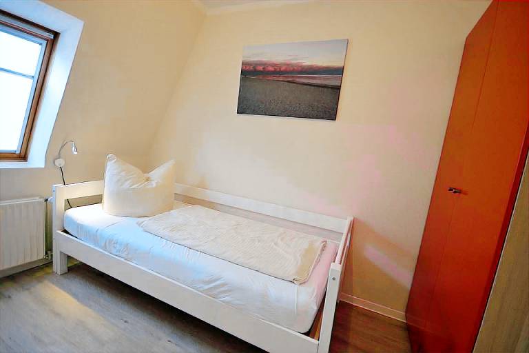 Moderne Ferienwohnung für 3 Personen mit Meerblick in Strand- und Yachthafennähe — photo 5