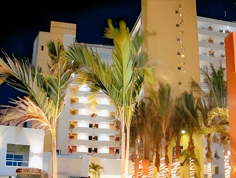 Las Flores Beach Resort in Mazatlán