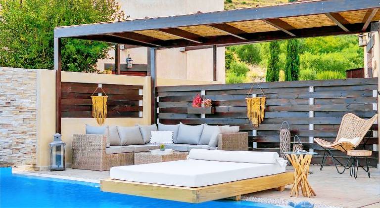Villa with hot tub, patio & grill | Good for workation | Pet-friendly in Zakynthos