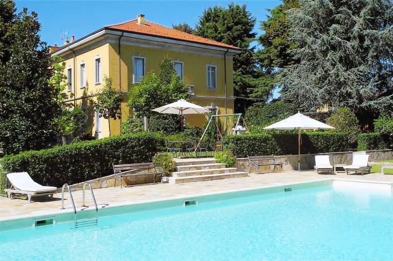 Bed & Breakfast  Magenta