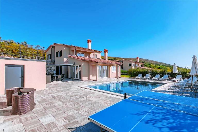 Villa with barbeque, yard & patio | Pool view — photo 5