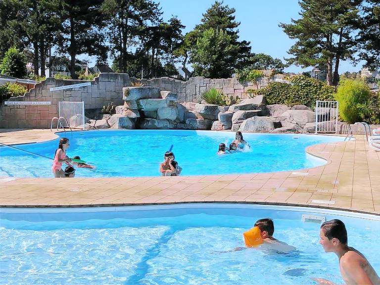 Mobile home with heated pool & terrace — photo 3