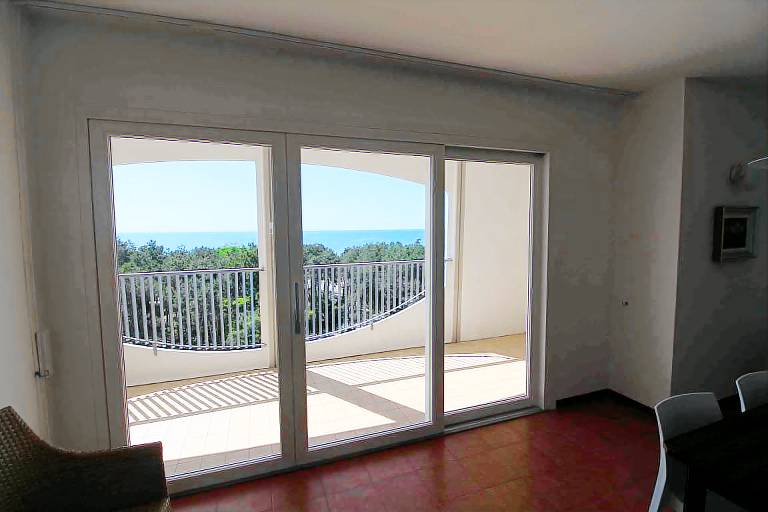 Rental apartment with yard — photo 2