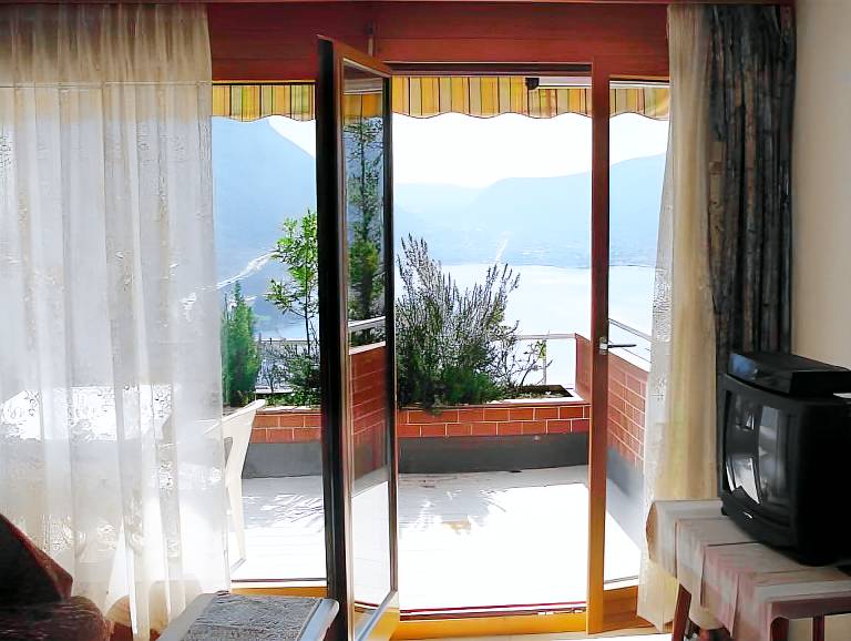 Holiday apartment with patio — photo 4