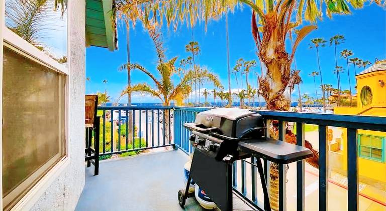 Oceanfront Condo in Newport Beach with Private Balcony and Perfect Location by the Pier — photo 3