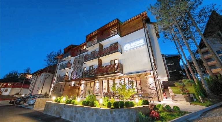 Pleasant serviced apartment with sauna, patio & hot tub | Good for workation | Pets allowed in Zlatibor
