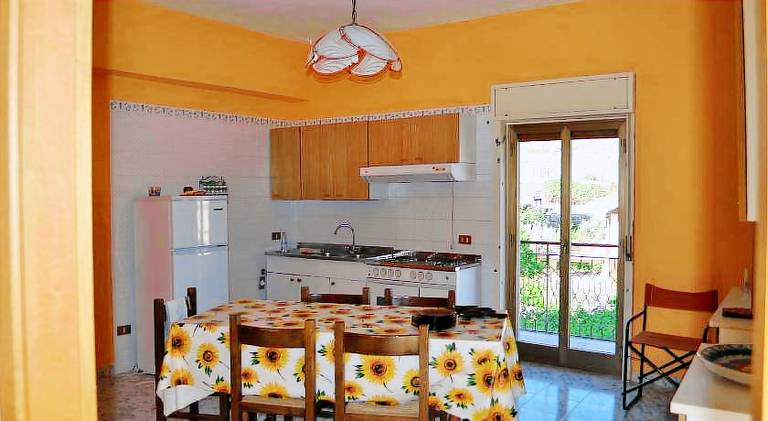 Holiday apartment with garden, patio & barbeque — photo 4