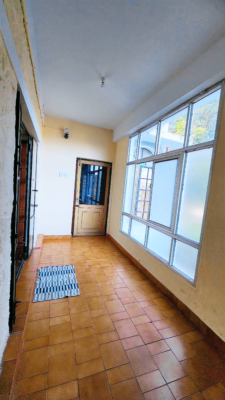 Villa with barbeque & yard — photo 4