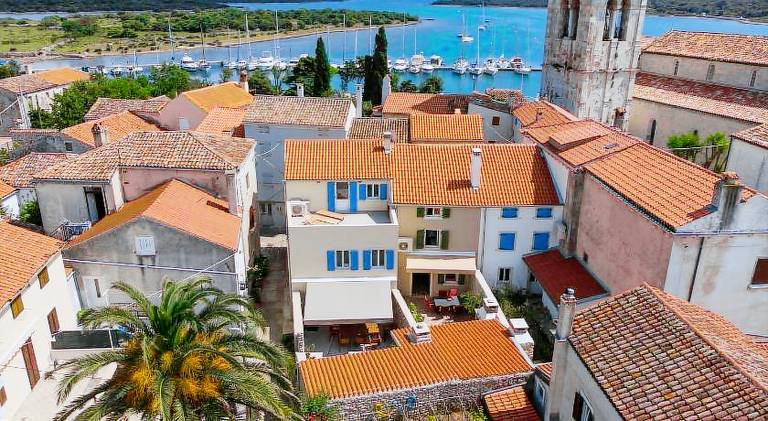 House with 4 rooms for 8 persons in Mali Losinj