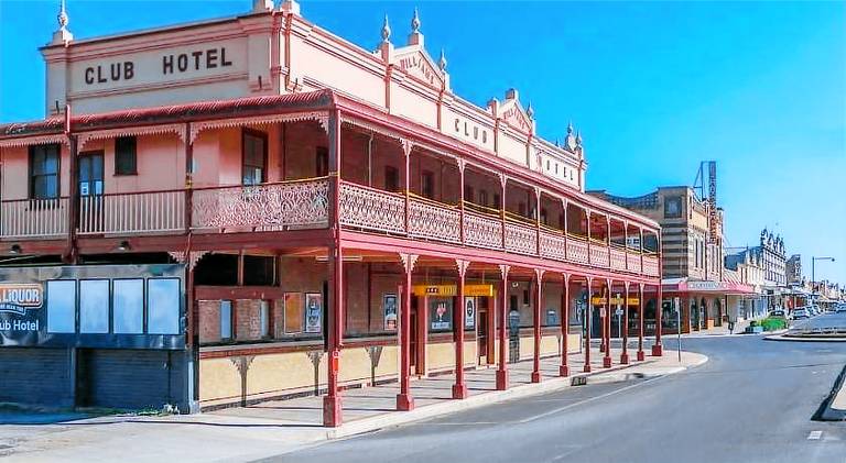 Club Hotel