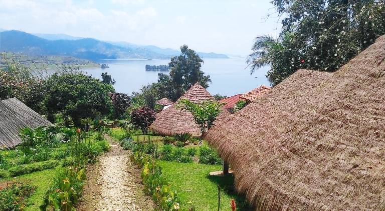 Lodge with terrace & yard | Pets are welcome in Bwishyura
