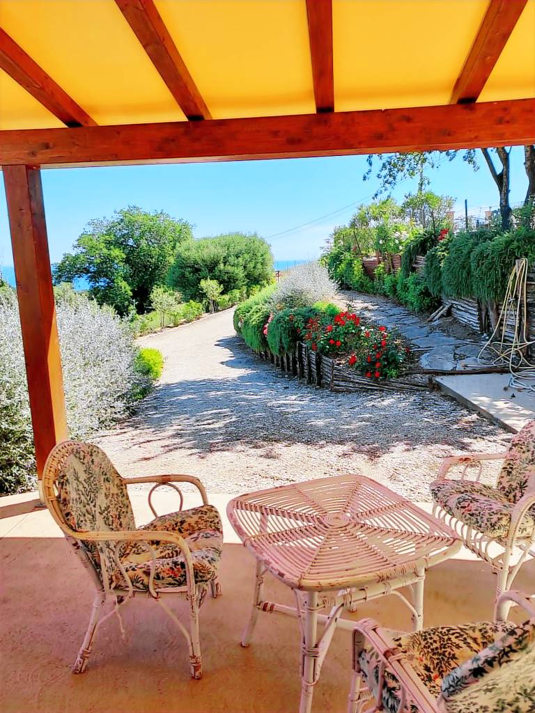 Family-friendly apartment with patio, garden & pool | Garden view | Pet-friendly — photo 5