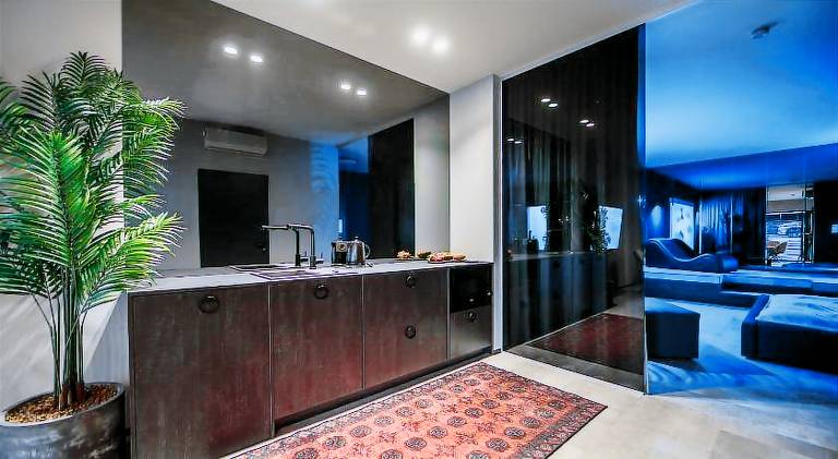 Apartment with hot tub — photo 3