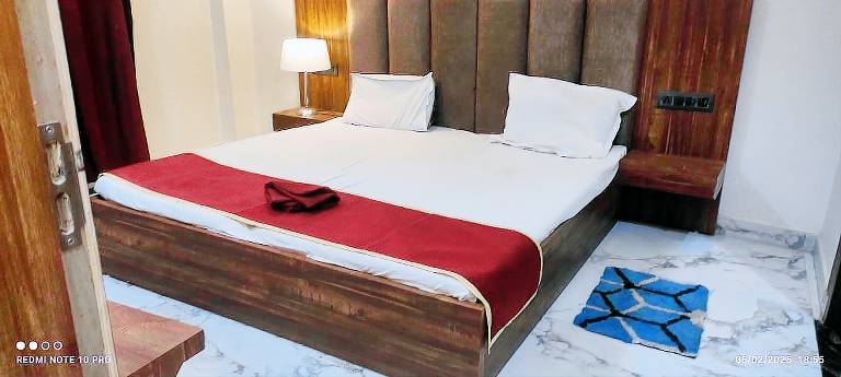 Abhiraj guest house in Mathura