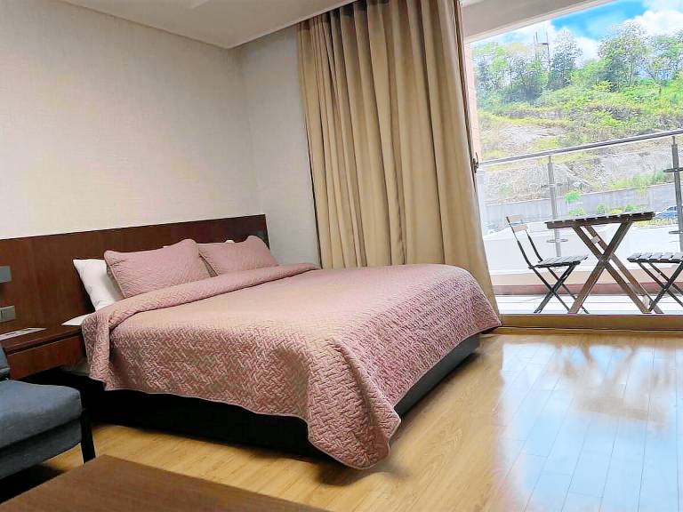 Apartment with pool | Water view | Suitable for remote work — photo 3