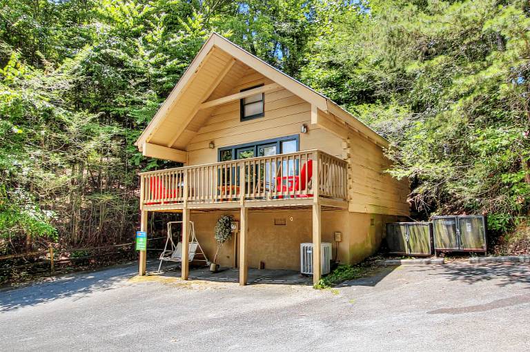 Vacation home with fast internet, barbecue & jacuzzi | City view in Gatlinburg, TN