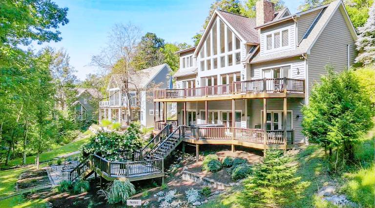 Large Lakefront Home Private dock and hot tub