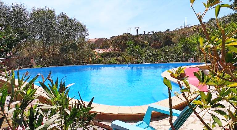 Apartment with patio, pool & garden in Bonifacio