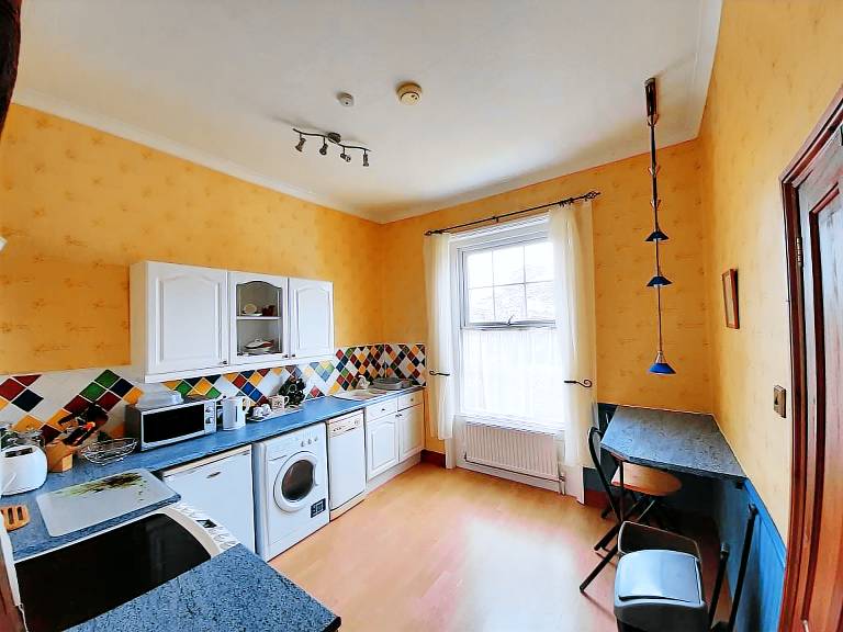 Rental apartment with yard — photo 4