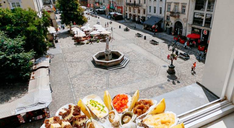 Oysters & Bubbles Gastro Hotel. Rynok square — photo 5