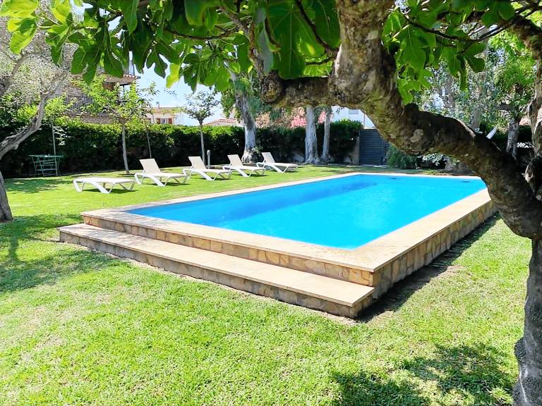 Villa with private pool, yard & barbeque — photo 3