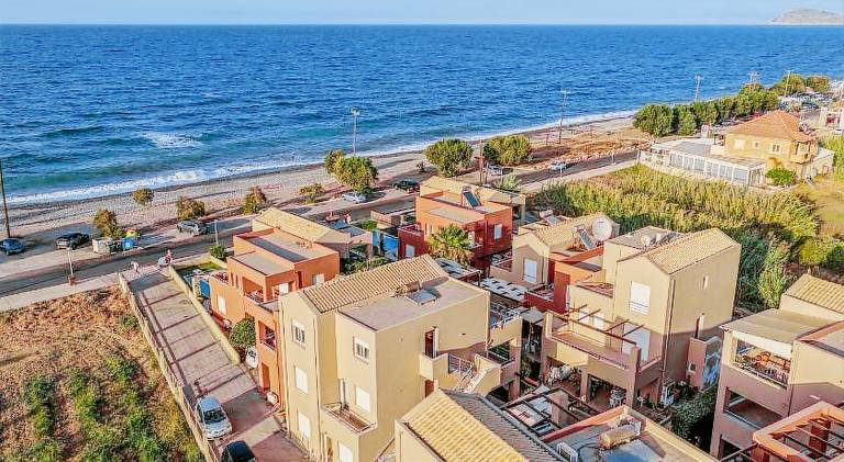 Fully equipped beautiful rental apartment with terrace & private pool | Beach nearby | Pets allowed — photo 4