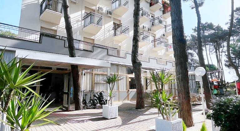 Hotel Elefantino Grey - Free Brunch & Breakfast Until 13-00 - Vicinissimi a Mirabilandia — photo 4