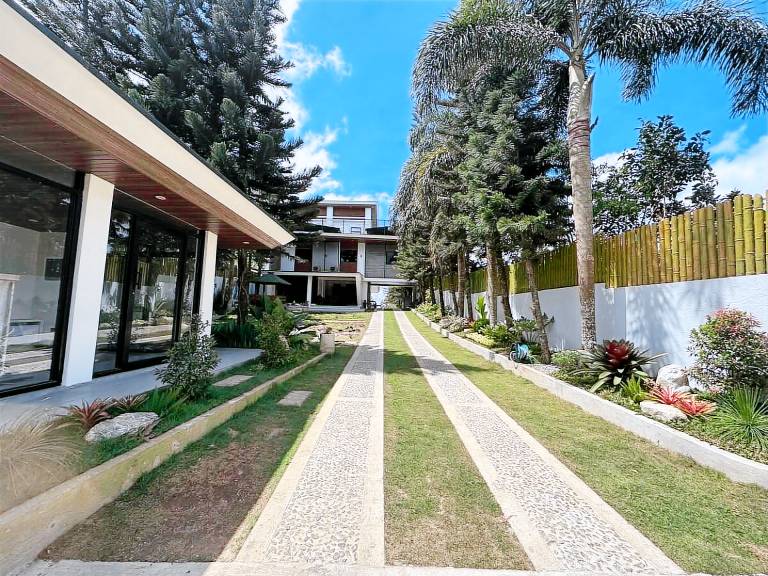 Vacation home with pool & grill — photo 4