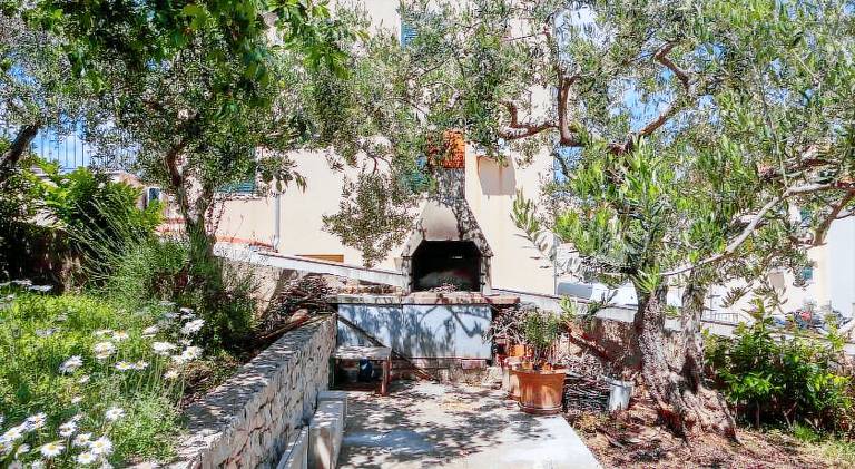 Apartment with barbeque — photo 5