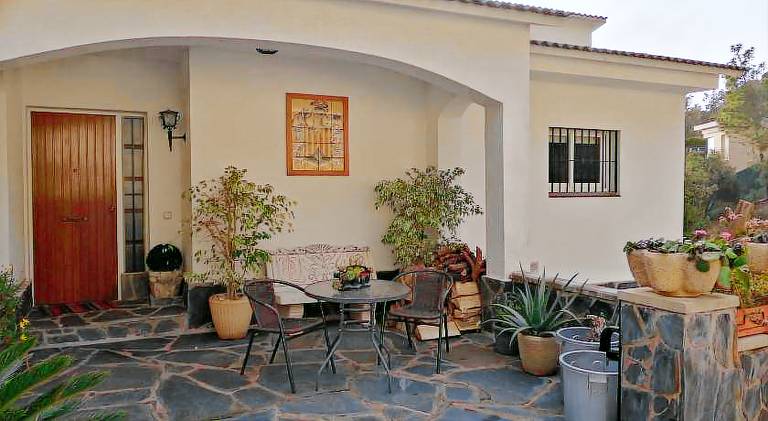 Vacation home with pool — photo 4