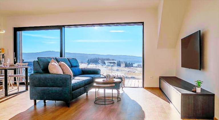 Apartment with pool, patio & garden | Pets allowed — photo 2