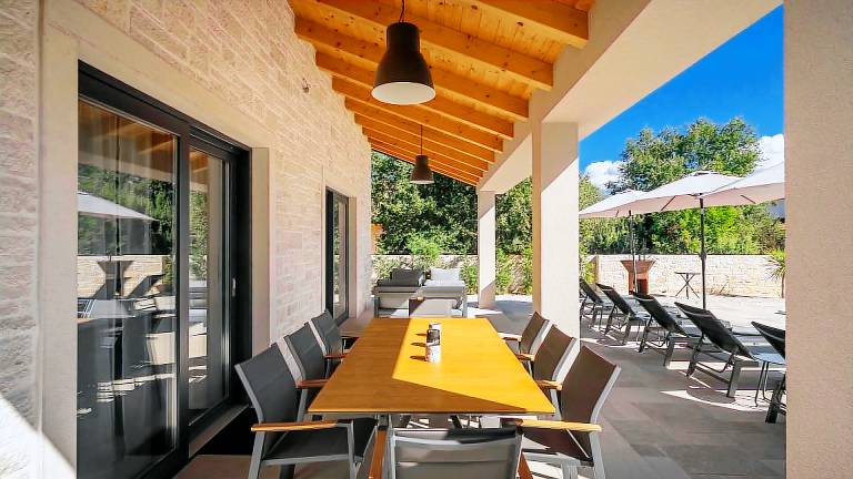Villa with private pool, yard & barbeque — photo 3