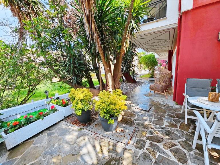 Children-friendly beautiful apartment with BBQ & garden | Garden view | Pets allowed — photo 5