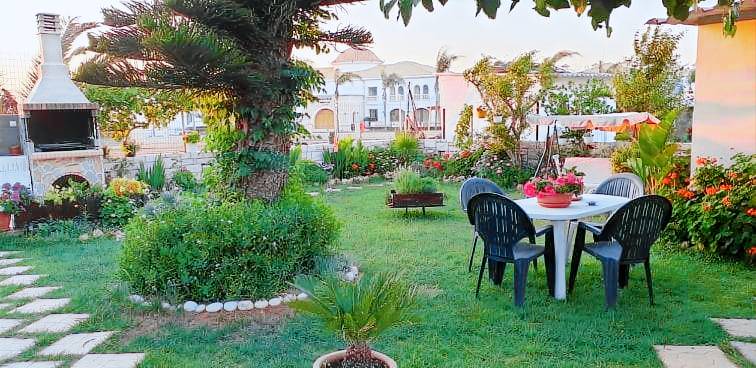 House with barbecue, terrace & garden — photo 5