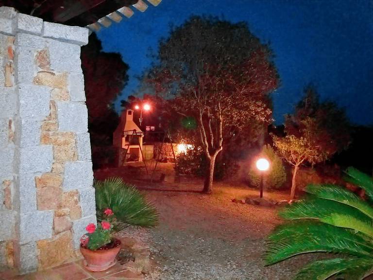 Child-friendly villa with barbeque, terrace & yard | Pets allowed — photo 3