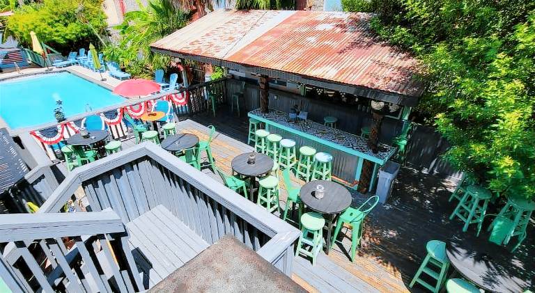 Upper Deck Hotel and Bar - Adults Only — photo 4