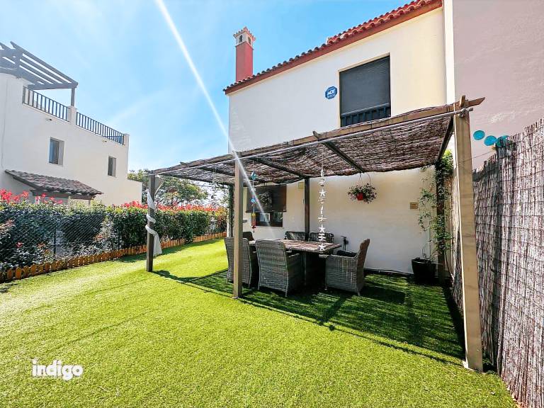 Vacation home with pool, terrace & yard — photo 3