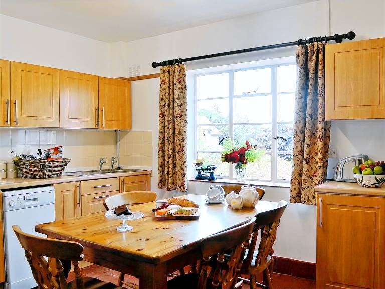 Cottage with BBQ, terrace & garden — photo 3