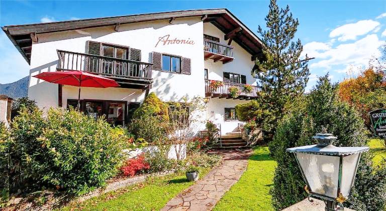 Wonderful apartment with patio, yard & sauna | Pets are welcome in Garmisch-Partenkirchen