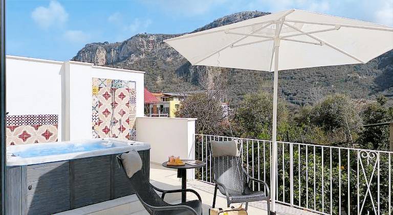 Pleasant apartment with hot tub, yard & terrace | Pets allowed in Vico Equense