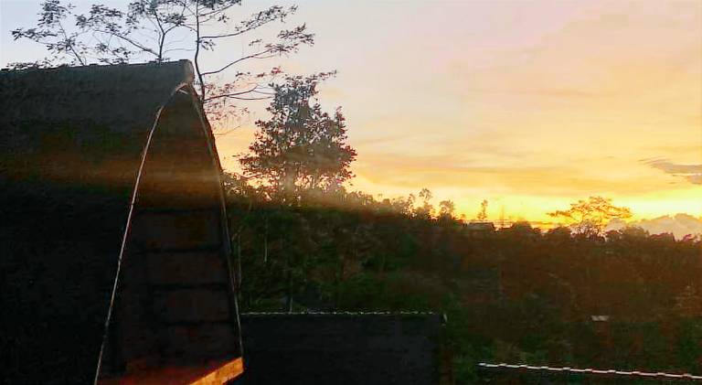 Giri Garden Sunset Glamping in Munduk